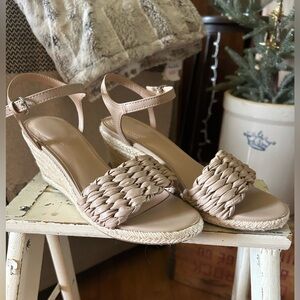 NWOT Bandolino Espradille Sandals. 7.5.